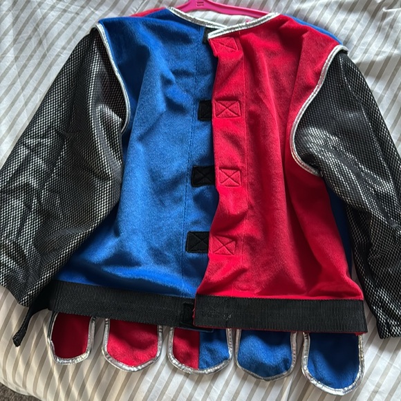 Melissa and Doug pretend play Knight costume for ages 3-6 - Picture 2 of 6